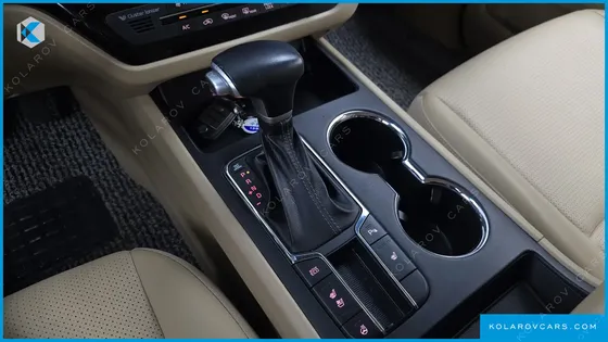 KIA CARNIVAL 9-SEATER LUXURY