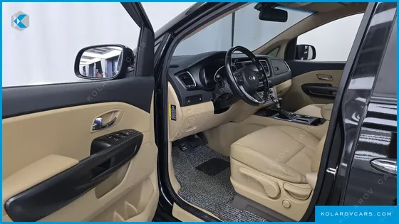 KIA CARNIVAL 9-SEATER LUXURY