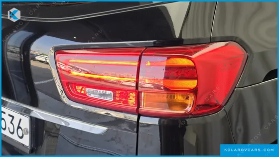 KIA CARNIVAL 9-SEATER LUXURY