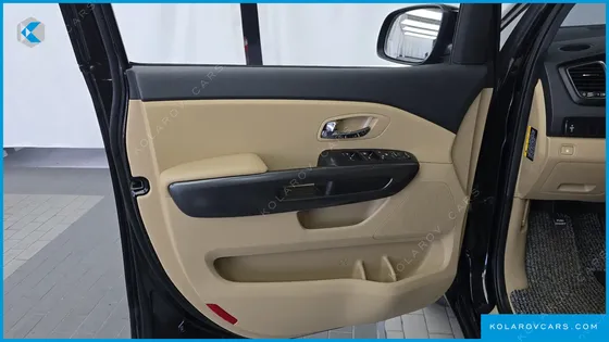 KIA CARNIVAL 9-SEATER LUXURY