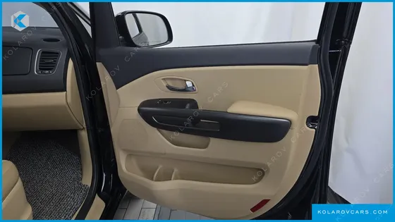KIA CARNIVAL 9-SEATER LUXURY