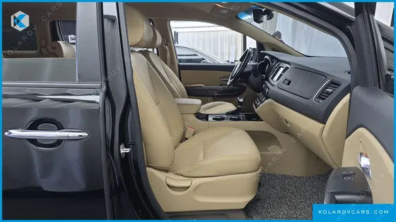 KIA CARNIVAL 9-SEATER LUXURY