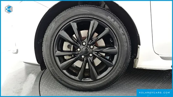 KIA CARNIVAL 9-SEATER PRSTIGE