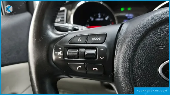 KIA CARNIVAL 9-SEATER PRSTIGE