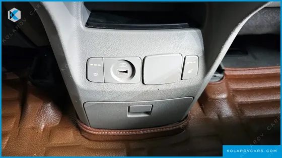 KIA CARNIVAL 9-SEATER PRSTIGE