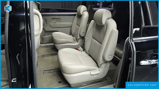 KIA CARNIVAL 9-SEATER LUXURY