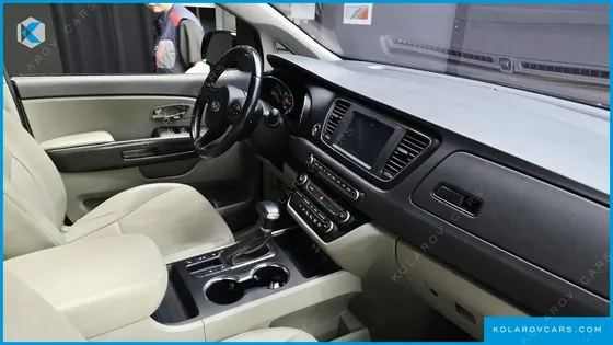 KIA CARNIVAL 9-SEATER LUXURY