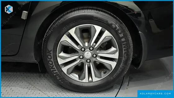 KIA CARNIVAL 9-SEATER LUXURY