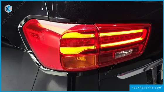 KIA CARNIVAL 9-SEATER LUXURY