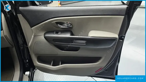 KIA CARNIVAL 9-SEATER LUXURY