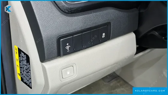 KIA CARNIVAL 9-SEATER LUXURY