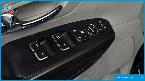KIA CARNIVAL 9-SEATER LUXURY