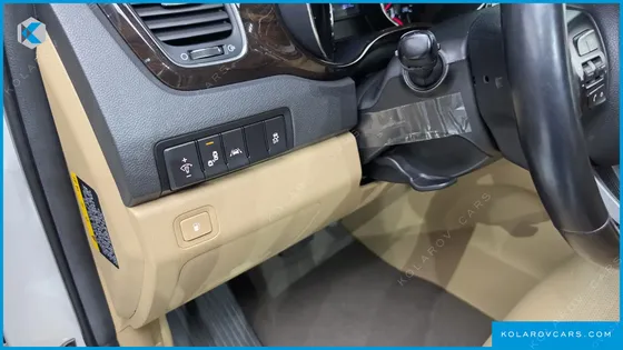KIA CARNIVAL 9-SEATER PRSTIGE