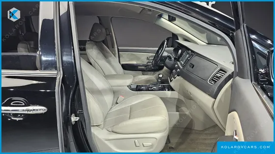 KIA CARNIVAL 9-SEATER NOBLESSE