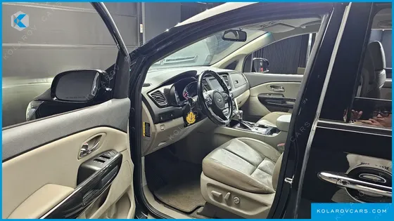 KIA CARNIVAL 9-SEATER NOBLESSE