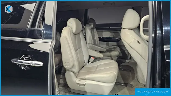 KIA CARNIVAL 9-SEATER NOBLESSE