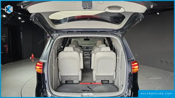KIA CARNIVAL 9-SEATER NOBLESSE