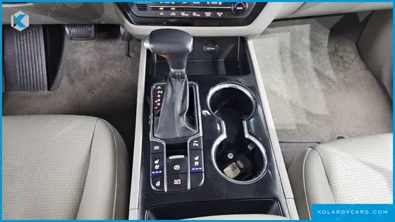 KIA CARNIVAL 9-SEATER PRSTIGE