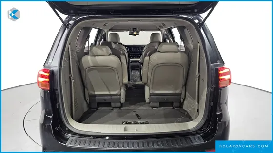 KIA CARNIVAL 9-SEATER PRSTIGE