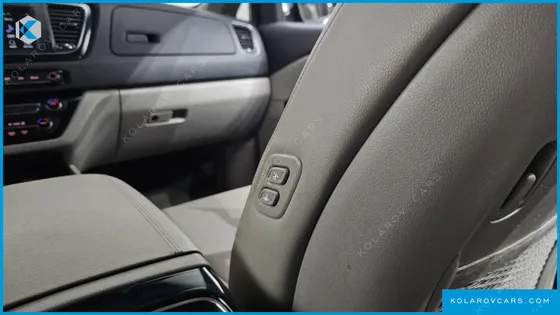 KIA CARNIVAL 9-SEATER PRSTIGE