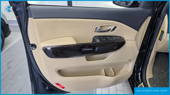 KIA CARNIVAL GASOLINE 9-SEATER NOBLESSE SPECIAL
