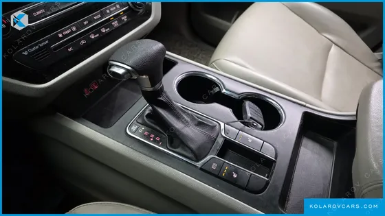 KIA CARNIVAL 11-SEATER DELUXE