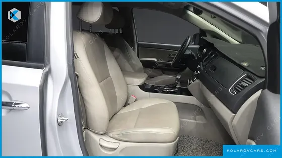 KIA CARNIVAL 11-SEATER DELUXE