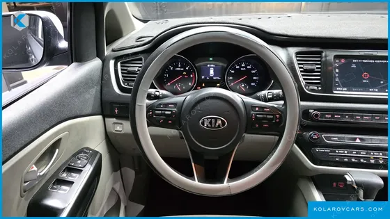 KIA CARNIVAL 11-SEATER DELUXE