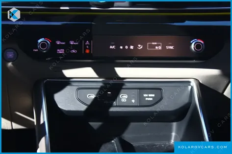 KIA CARNIVAL DIESEL 9-SEATER HI LIMOUSINE