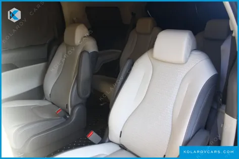 KIA CARNIVAL DIESEL 9-SEATER HI LIMOUSINE