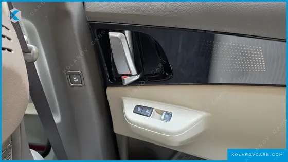 KIA CARNIVAL HEV 9-SEATER HI-LIMOUSINE