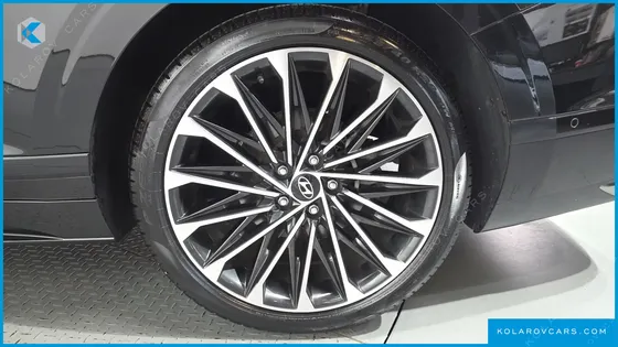 HYUNDAI GRANDEUR 2,5 GASOLINE 2WD