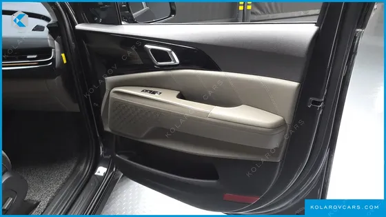 KIA CARNIVAL GASOLINE 9-SEATER SIGNATURE