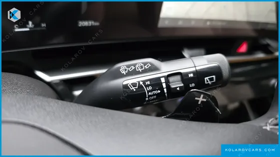 KIA CARNIVAL GASOLINE 9-SEATER SIGNATURE