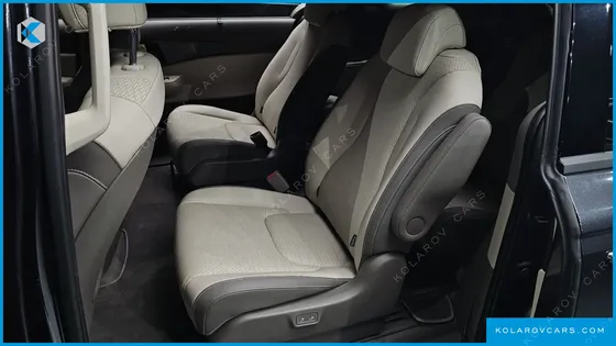 KIA CARNIVAL GASOLINE 9-SEATER GRAVITY