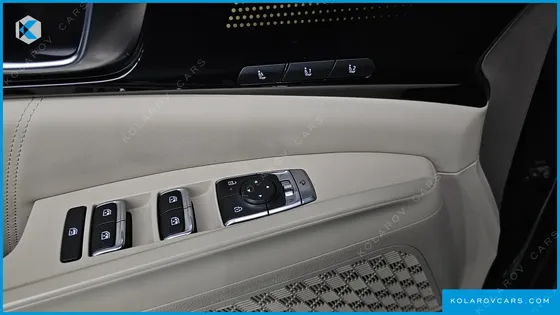 KIA CARNIVAL GASOLINE 9-SEATER GRAVITY