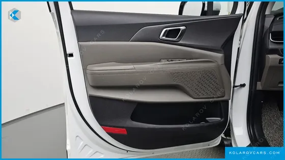 KIA CARNIVAL DIESEL 9-SEATER NOBLESSE