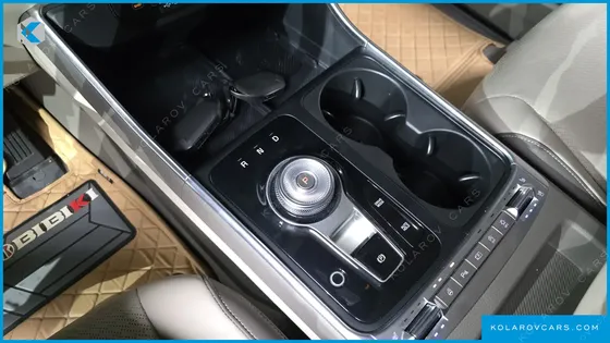 KIA CARNIVAL DIESEL 9-SEATER SIGNATURE