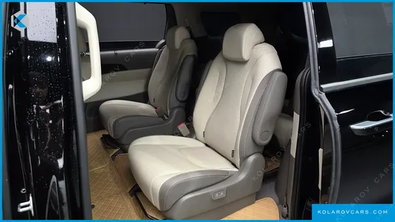 KIA CARNIVAL DIESEL 9-SEATER SIGNATURE