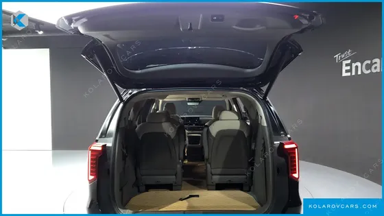 KIA CARNIVAL DIESEL 9-SEATER SIGNATURE
