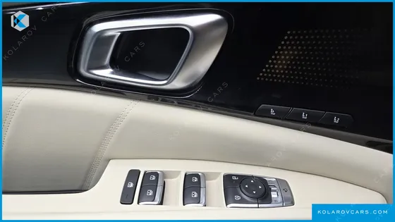 KIA CARNIVAL DIESEL 9-SEATER SIGNATURE