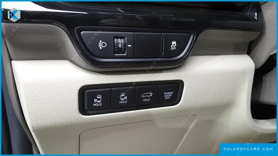 KIA CARNIVAL DIESEL 9-SEATER SIGNATURE
