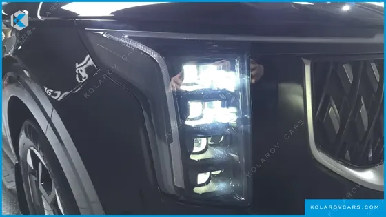 KIA CARNIVAL DIESEL 9-SEATER SIGNATURE