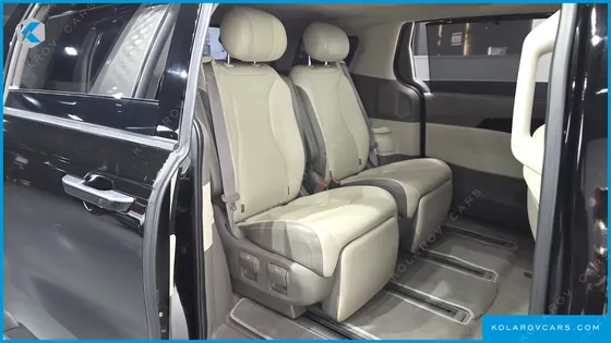 KIA CARNIVAL GASOLINE 7-SEATER GRAVITY