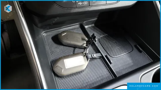 KIA CARNIVAL GASOLINE 7-SEATER GRAVITY