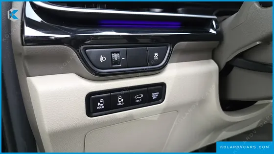 KIA CARNIVAL GASOLINE 7-SEATER GRAVITY