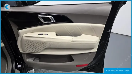KIA CARNIVAL GASOLINE 7-SEATER GRAVITY