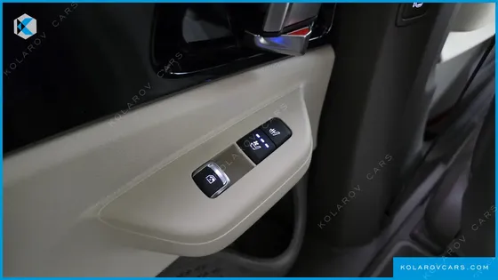KIA CARNIVAL GASOLINE 7-SEATER GRAVITY