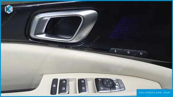 KIA CARNIVAL GASOLINE 7-SEATER GRAVITY