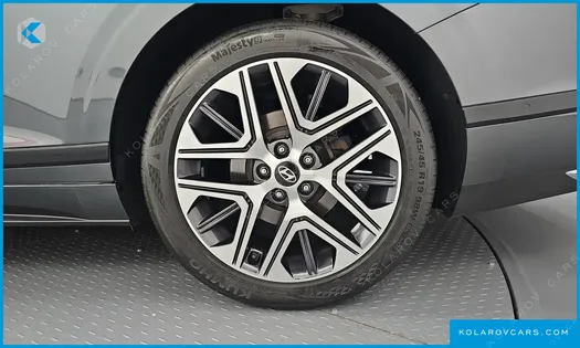 HYUNDAI GRANDEUR 2,5 GASOLINE 2WD